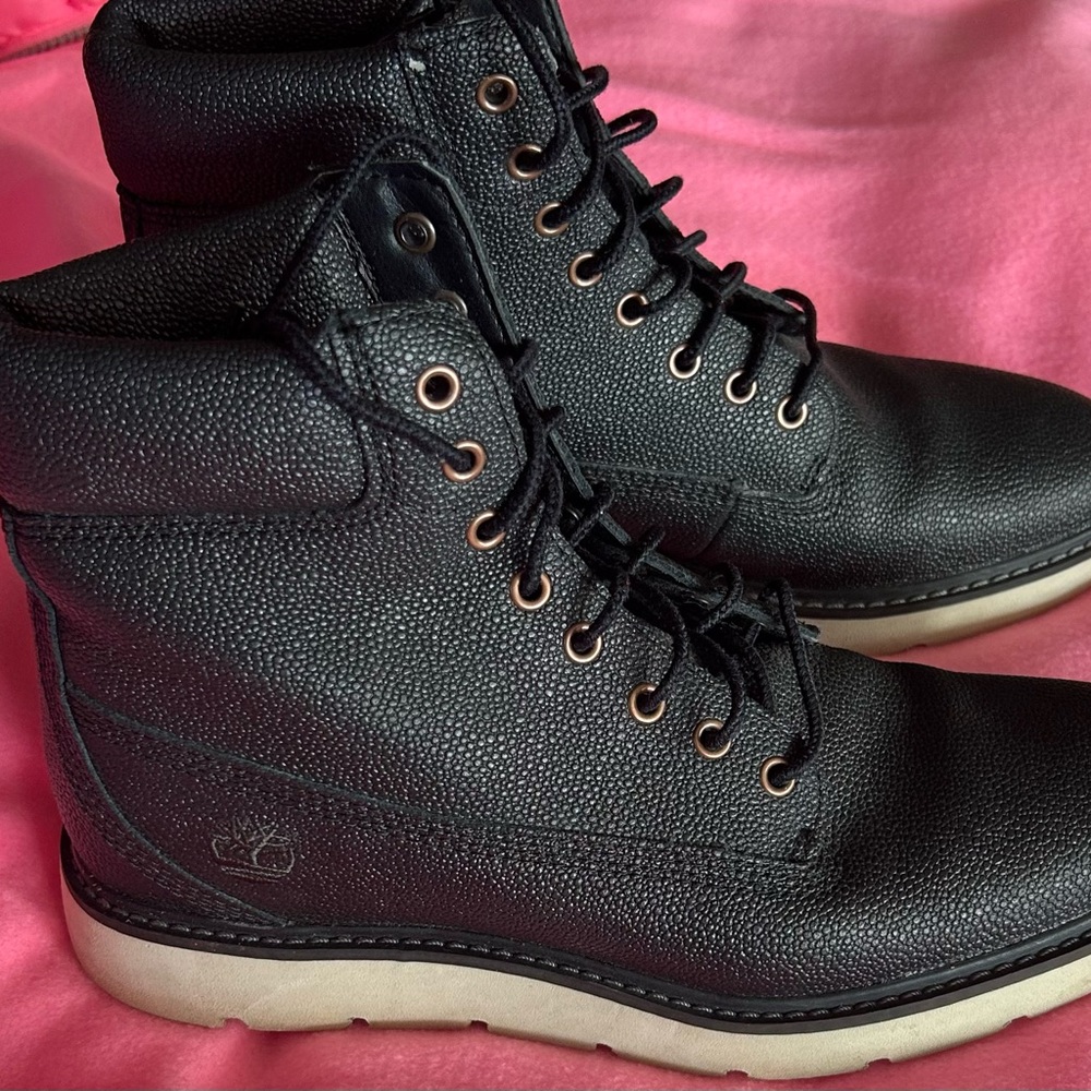 Timberland Black Leather Boot.                               LIKE NEW*size 8
